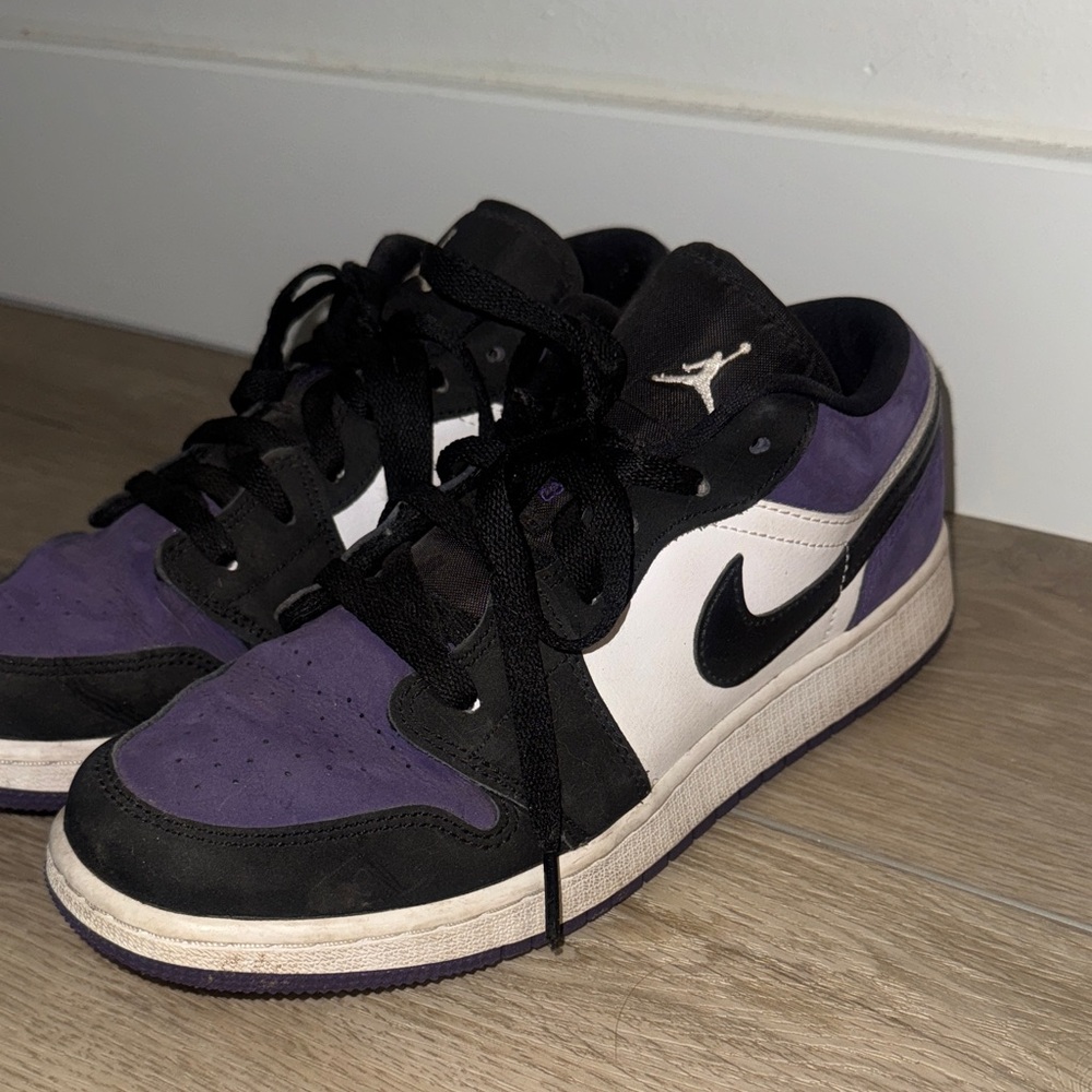 Nike Jordan retro 1’s purple